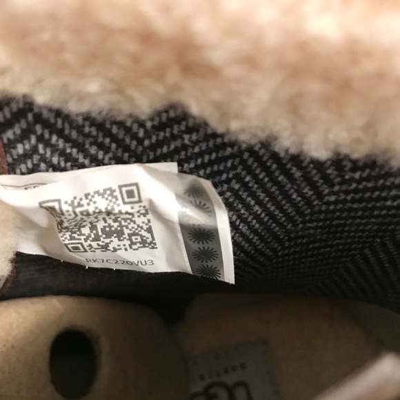 NIB UGG Zea Suede Women’s Ankle boots - Picture 8 of 8